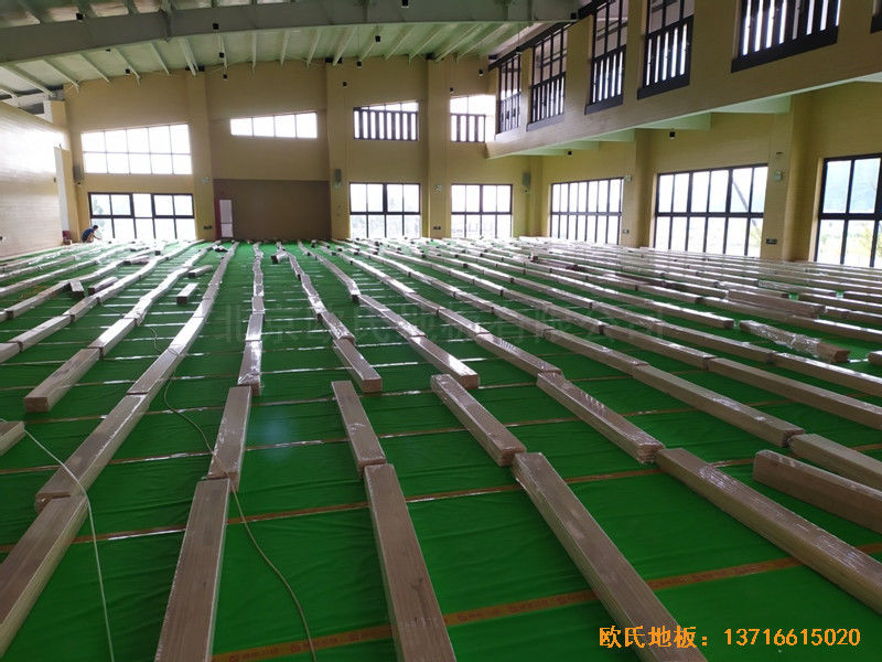 广州黄埔区万樾山小学篮球馆体育地板安装案例3