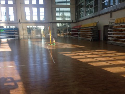 选择体育木地板，需要考虑的因素有哪些