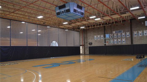 篮球对抗赛场上，有“擦地哥”，但也少不了运