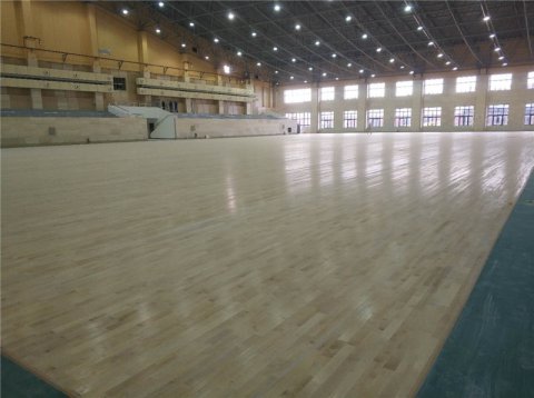 多种地板价格小幅下跌，实木地板市场稳定