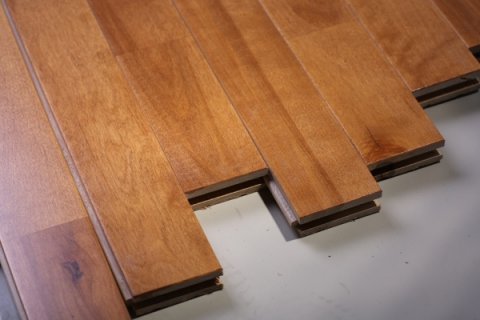 运动场地木地板多少钱能下来