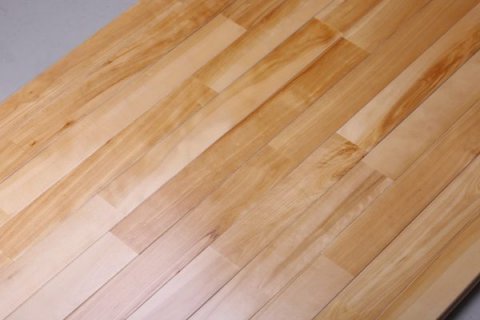 选择厂家运动木地板有施工团队保障