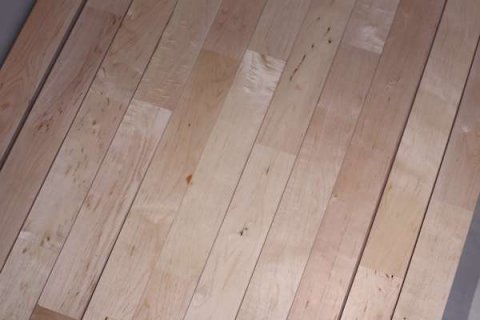 学校篮球馆木地板，这些要看仔细了