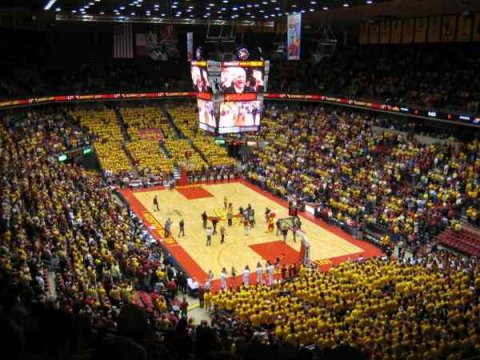 这样做，会让运动木地板受伤