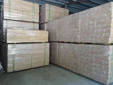 体育馆木地板施工中用什么油漆