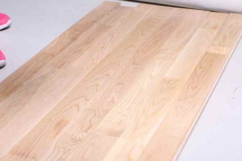 五常篮球木地板下面铺什么