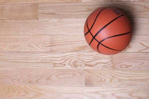 洮南篮球地板下面铺什么地板