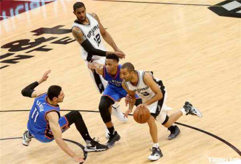 图们篮球地板安装视频