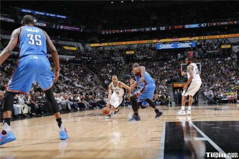 白蚁繁殖期，篮球木地板怎么办