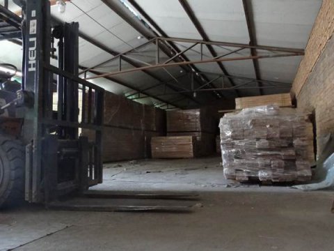 体育馆木地板油漆处理和安装验收标准