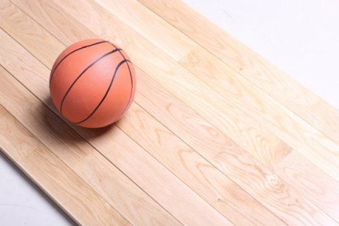 实木运动地板保养不能做什么