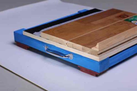 赤峰羽毛球木地板怎么铺