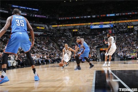 体育木地板安装用什么设备