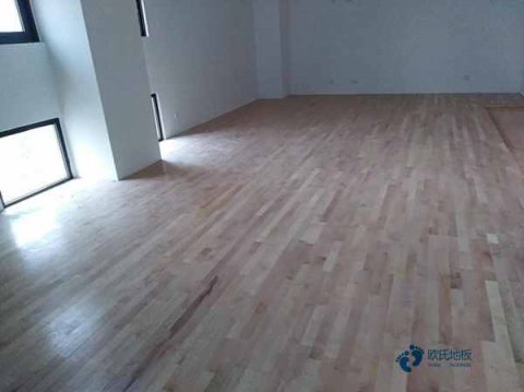 抚顺体育馆的木地板是什么材质的