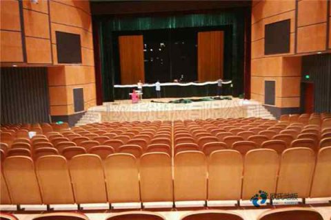 体育场地板施工方案