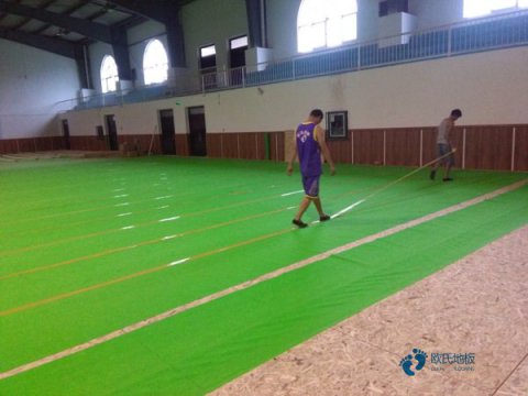 体育场馆地板生产设备