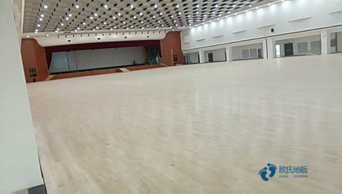 室内地板铺设龙骨