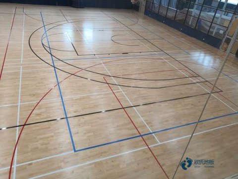 运动场地板生产的工作环境