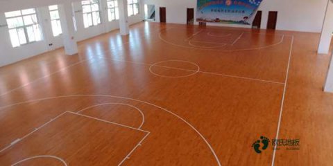 较好的的运动场地板