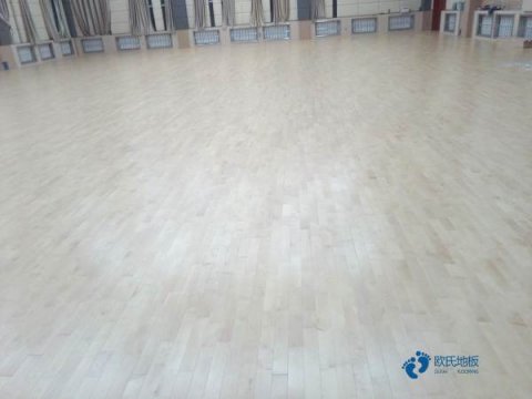 用哪种专业体育地板