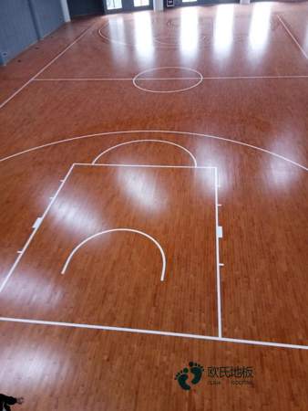普通体育场地木地板施工团队