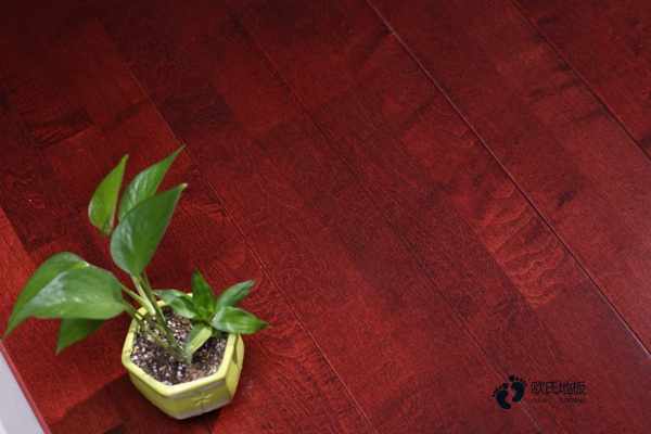 枫桦木篮球场馆地板安装公司