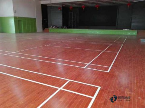 体育木地板如何应对季节