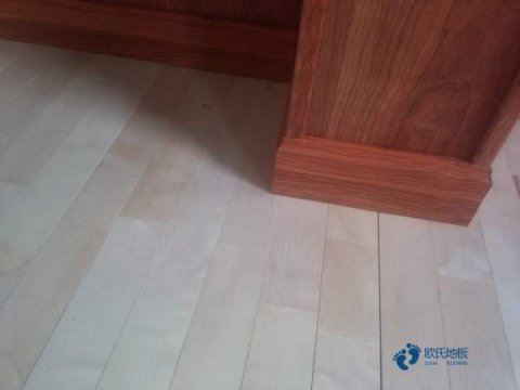 枫木、柞木、松木运动地板铺装方向是什么