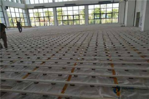 运动木地板市场上的铁三角