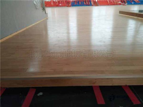 运动木地板安装钉子打够了吗