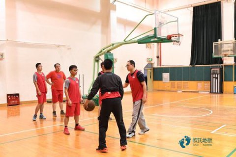 篮球木地板除了变形还怕变色