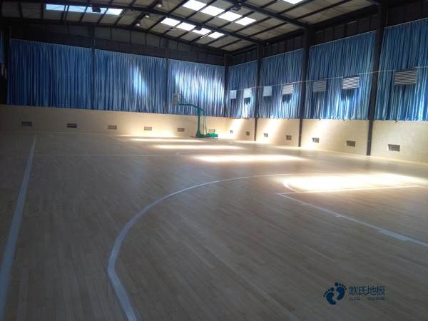 运动木地板材料耐磨漆介绍