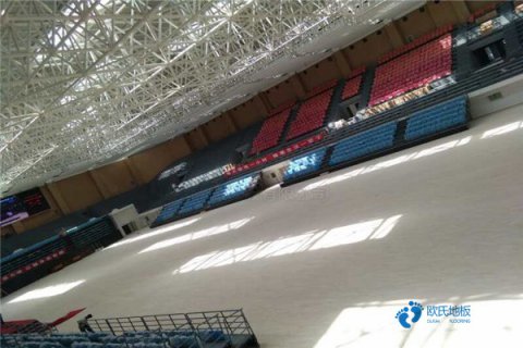 篮球馆枫木地板质量问题