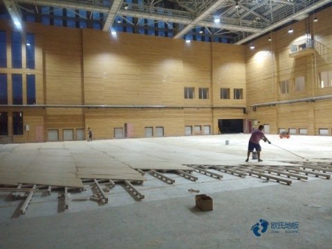 购买体育场地地板哪个牌子较好