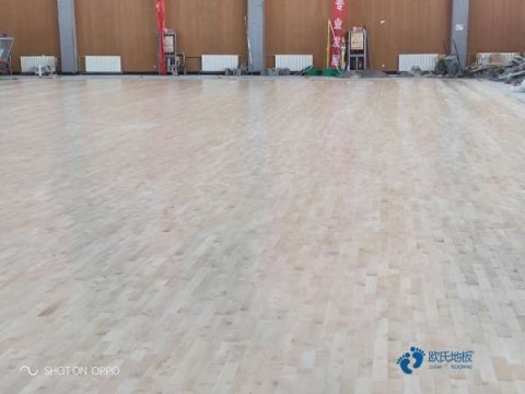 篮球场木地板噪音大么