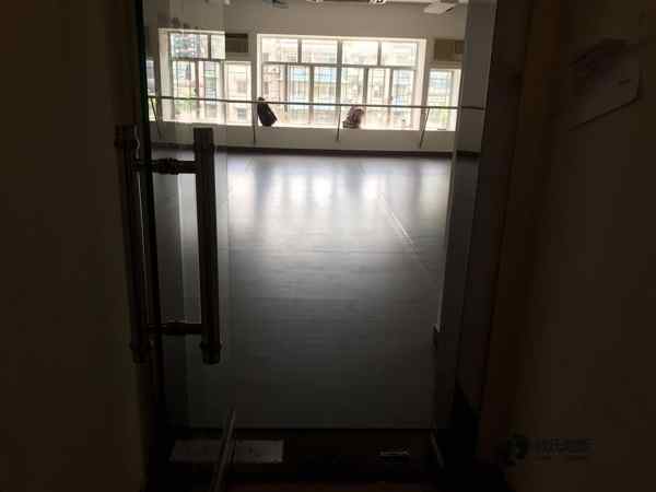 柞木运动篮球木地板大概多少钱