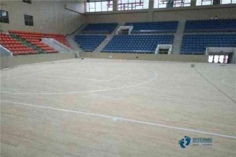 大学运动馆木地板施工团队