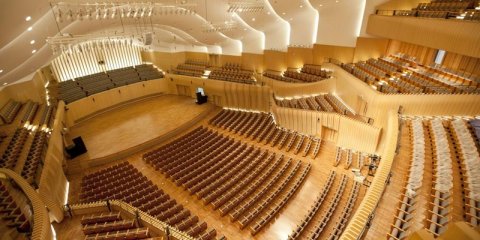 俄勒冈松舞台运动体育地板施工流程