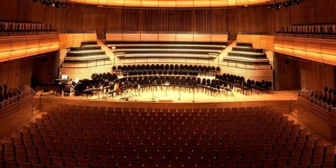 小学松木舞台体育场地地板施工流程