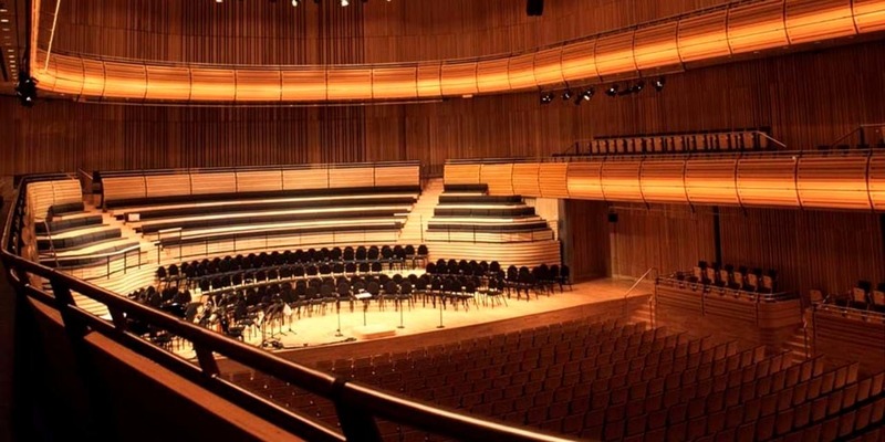 学校松木舞台运动场地地板施工工艺2