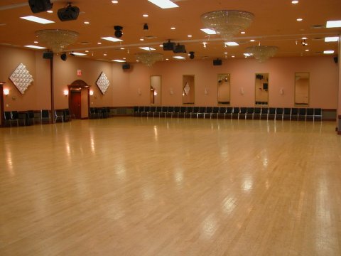 学校松木舞台运动场地地板施工工艺