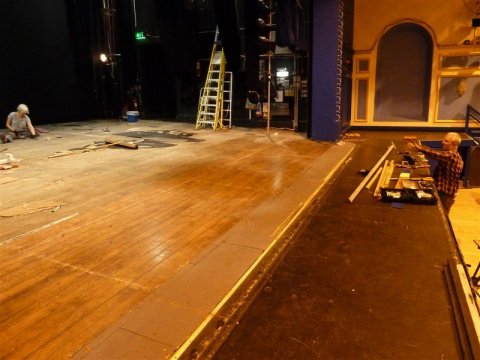 小学俄勒冈松舞台体育场馆地板施工队