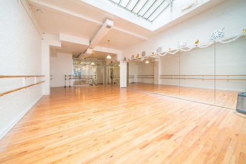 学校松木舞台体育场馆木地板施工单位