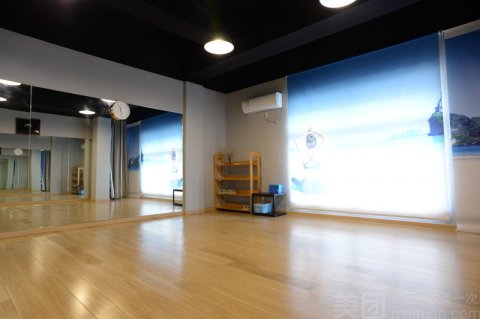 松木舞台运动场馆木地板施工