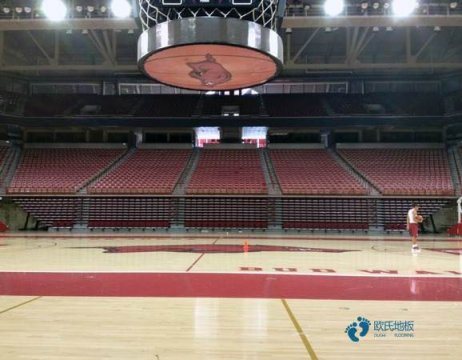 室内篮球场木地板材质