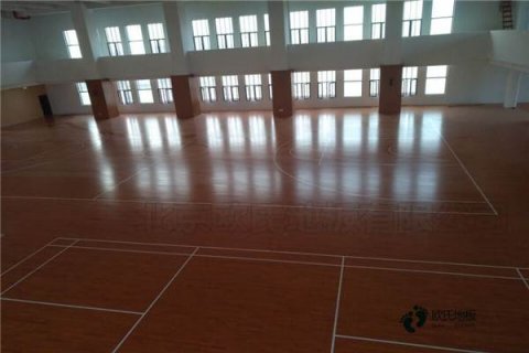 篮球场木地板滑怎么处理