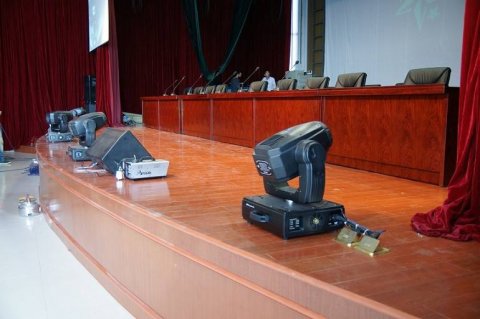 俄勒冈松舞台木地板施工团队