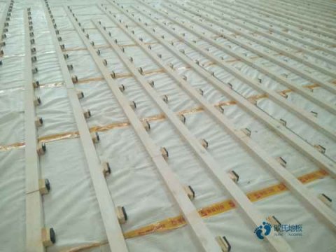 学校体育场地板施工团队