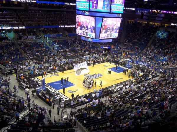 国产运动篮球木地板施工队2