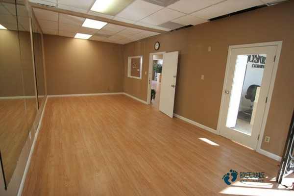 体育馆运动木地板厂家价格2